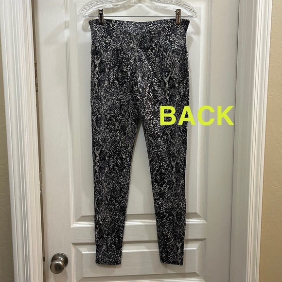 🔥 NWT SPANX faux leather snake print leggings! 🐍♥️🔥 - Picture 10 of 11